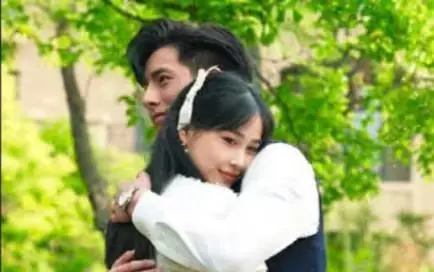 《总裁夫人的双面身份》：豪门虐恋与都市复仇的华丽交织，她能否在两种人生中找到平衡？